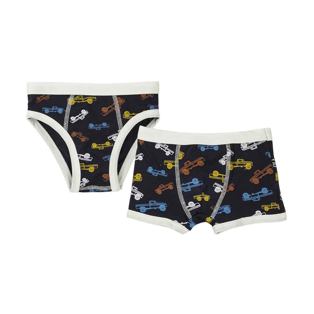 Calzoncillo Y Bóxer Negro Con Diseños De Carros De Niño Talla 4